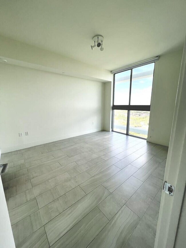 Foto del edificio - 2000 Metropica Wy