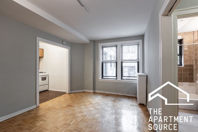 Building Photo - 739 W Belmont Ave