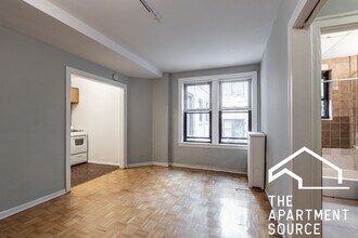 Building Photo - 739 W Belmont Ave