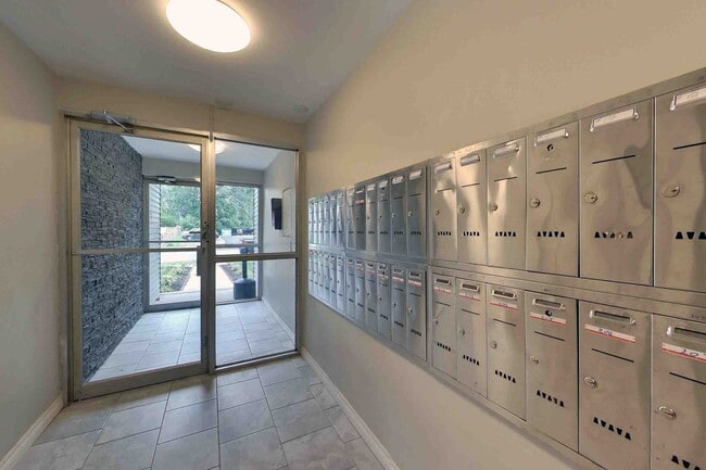 Building Photo - 1 Bedroom Suite available