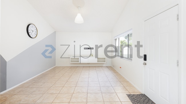 Building Photo - Unit