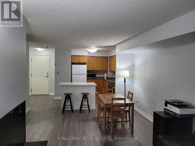 Photo du bâtiment - 3880 Duke of York Blvd