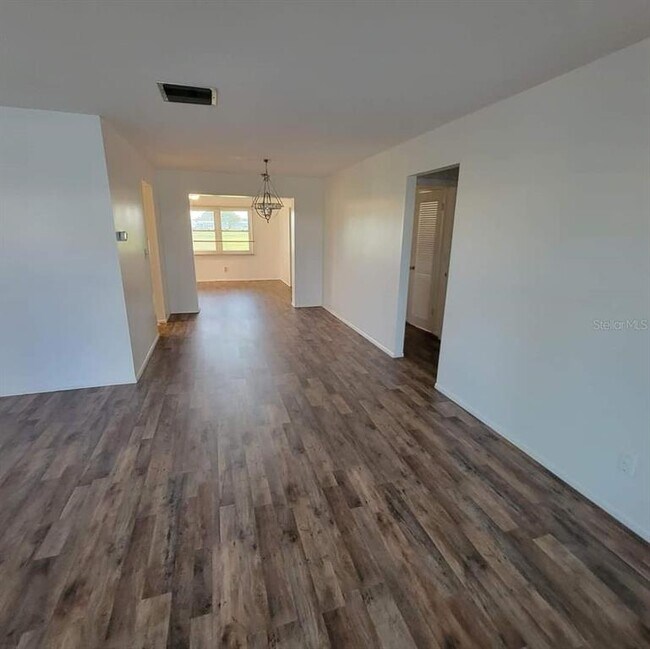 Building Photo - 4028 Mainlands Blvd N