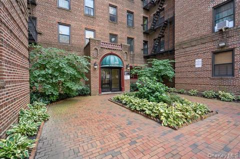 Building Photo - 89-10 35th Ave