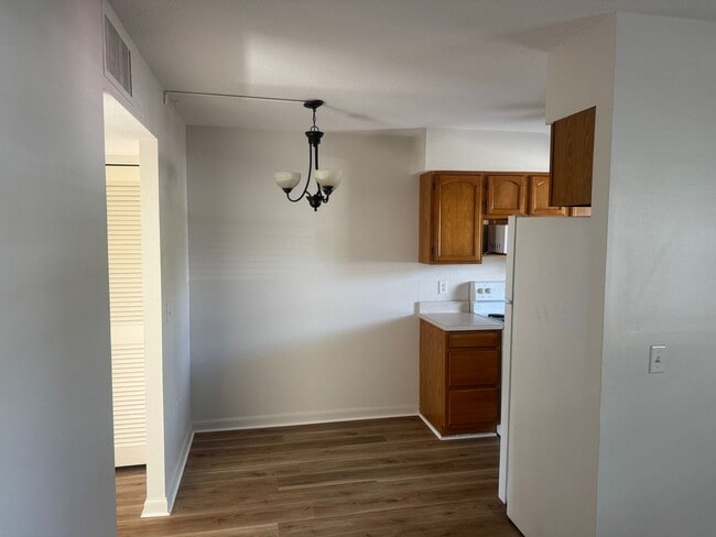 Building Photo - Venice Island 1Br/1Ba Condo Ground Floor