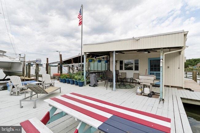 Foto del edificio - 36 Shore Dr