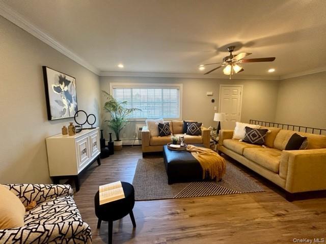 Foto del edificio - 475 Little East Neck Rd