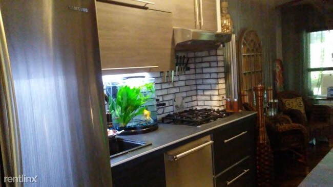Foto del edificio - 2 br, 1 bath Apartment - 2552 East 26 Street
