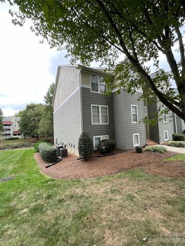 Foto del edificio - 19831 Henderson Rd