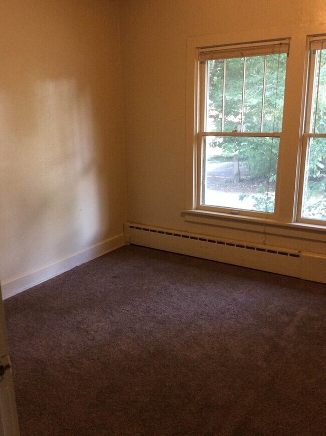 Building Photo - 5 Bed, 2 Bath Home NEAR CSU!
