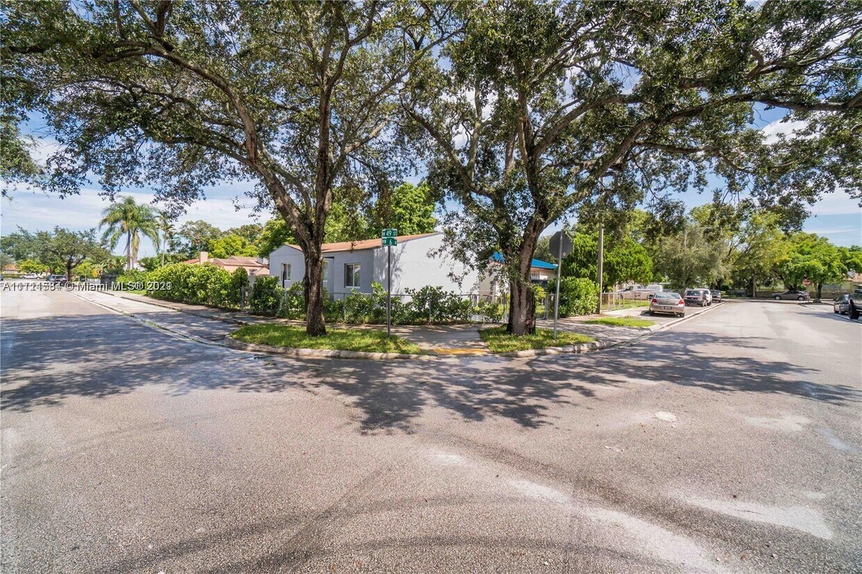 Primary Photo - 570 NW 49th St