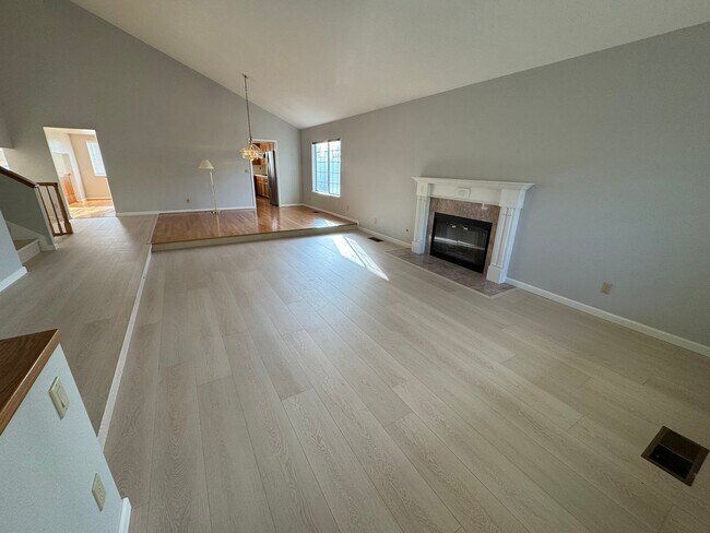Building Photo - 4 Bedroom, 3 Bathroom available - Danville