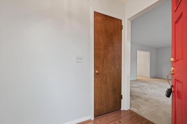 Building Photo - 717 Goodpasture Terrace