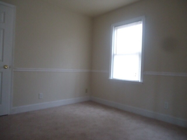 Building Photo - 105 Dreamland St