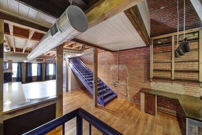 Building Photo - Uptown Gastonia Loft