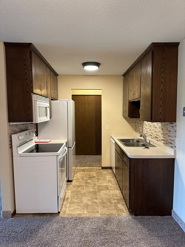 Foto del edificio - Move in ready! 1 bedroom condo in Roseville!