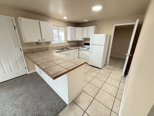 Building Photo - 1608-1610 N Brooklane St