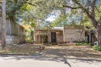 Building Photo - 2305 Montclaire St