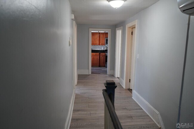 Building Photo - 363 David St