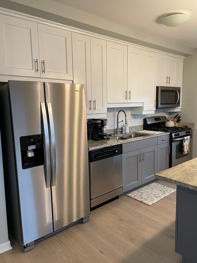Foto principal - 437 W Division St