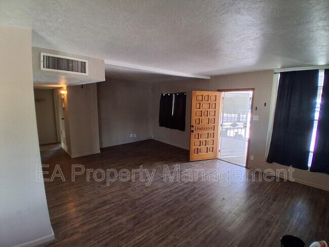 Foto del edificio - 8910 Fairbanks Rd NE