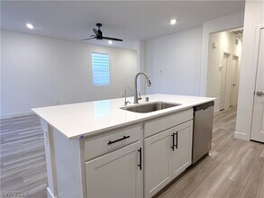 Building Photo - 4212 Zilker Pk Ave