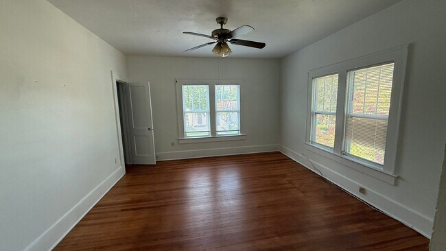 Building Photo - 715 Delaney Park Dr