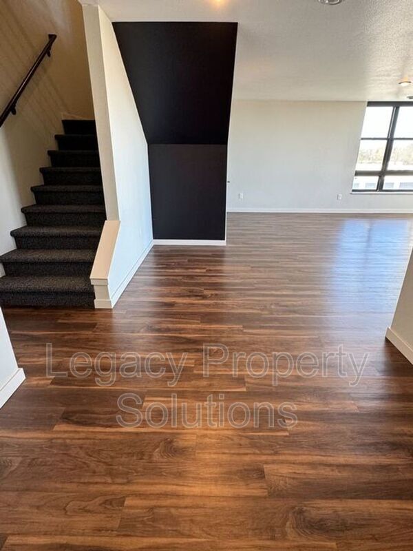 Foto del edificio - 208 E Greenfield Ln
