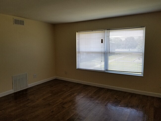 Foto del edificio - 1521 Hobson Dr
