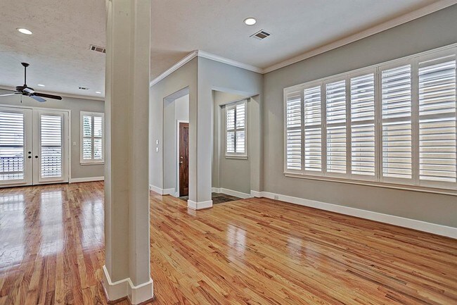 Building Photo - 1211 W Hunters Creekway Dr