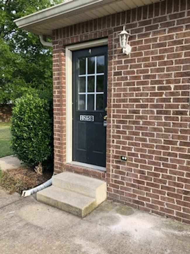 Building Photo - 125 Rocky Rd