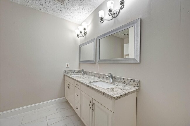 Foto del edificio - 6802 Glenray Dr