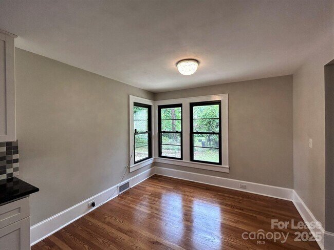 Foto del edificio - 2023 Robin Rd