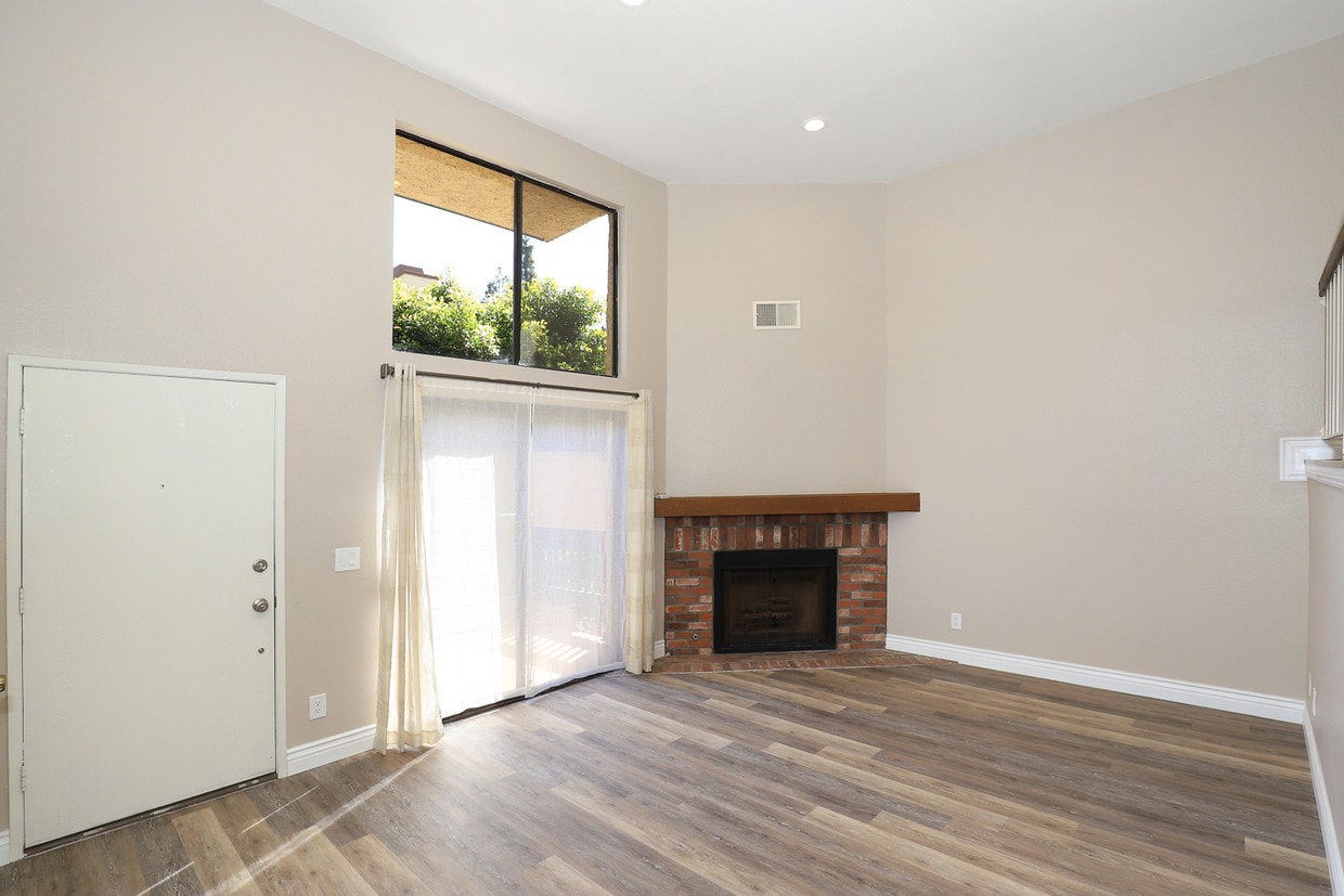 1947 E Huntington Dr, Duarte, CA 91010 Townhome Rentals in Duarte CA