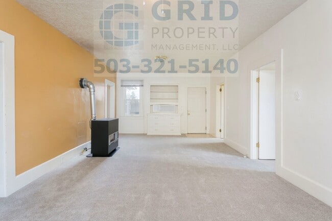 Photo - Charming 2 Bedroom Apartment Available in Milwaukie - Private Fenced-In Yard!