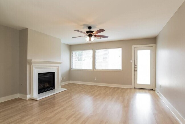 Building Photo - 422 Laurel Timbers Dr