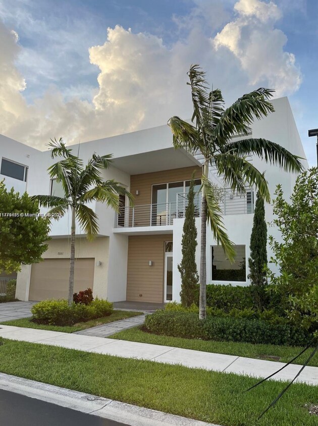 Foto principal - 10061 NW 75th St
