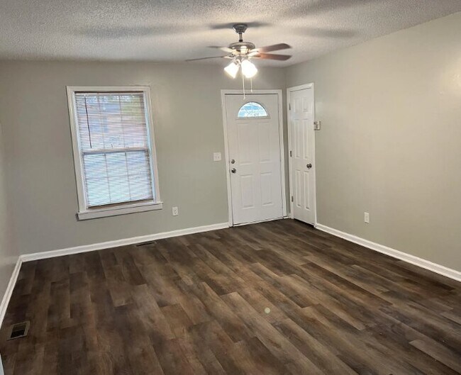 Foto del edificio - 751 Farrowood Dr