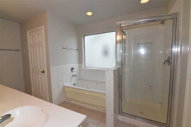 Foto del edificio - 6807 Turtlewood Dr