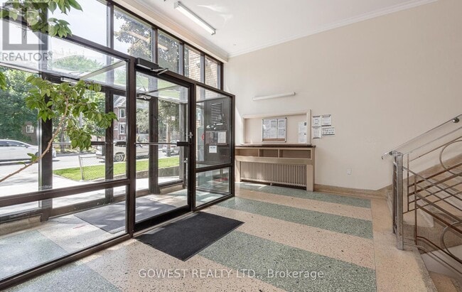 Building Photo - 205-205 Keele St