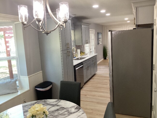 Building Photo - 245 Malone Ave