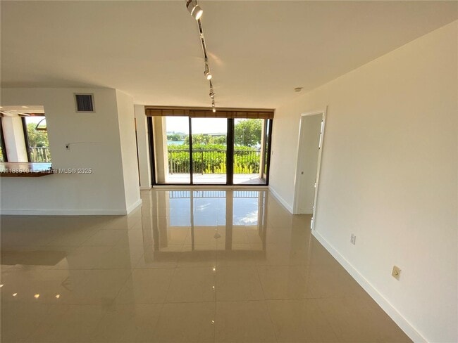 Foto del edificio - 801 N Venetian Dr