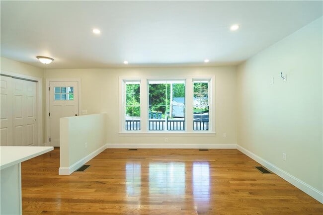 Building Photo - 39 Woodland Ave