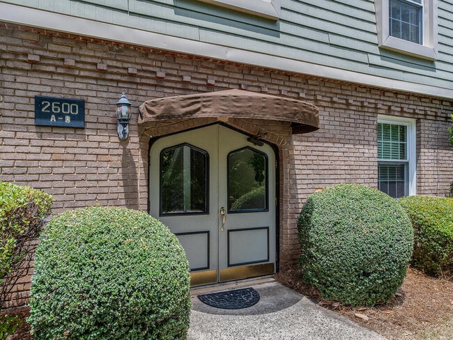 Building Photo - 2600 Park Rd