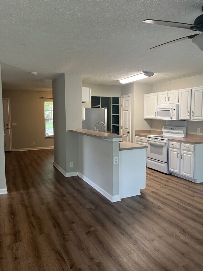 Building Photo - "Spacious 4-Bedroom Gem in Hermitage with 2.5 Baths and 1,824 Sq Ft of Comfort!"