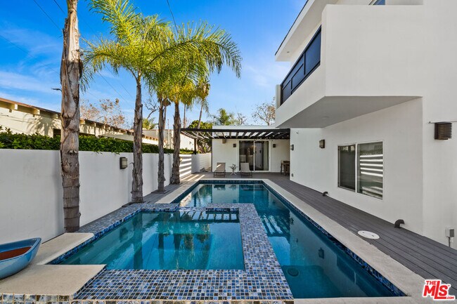 Foto del edificio - 355 S Sycamore Ave