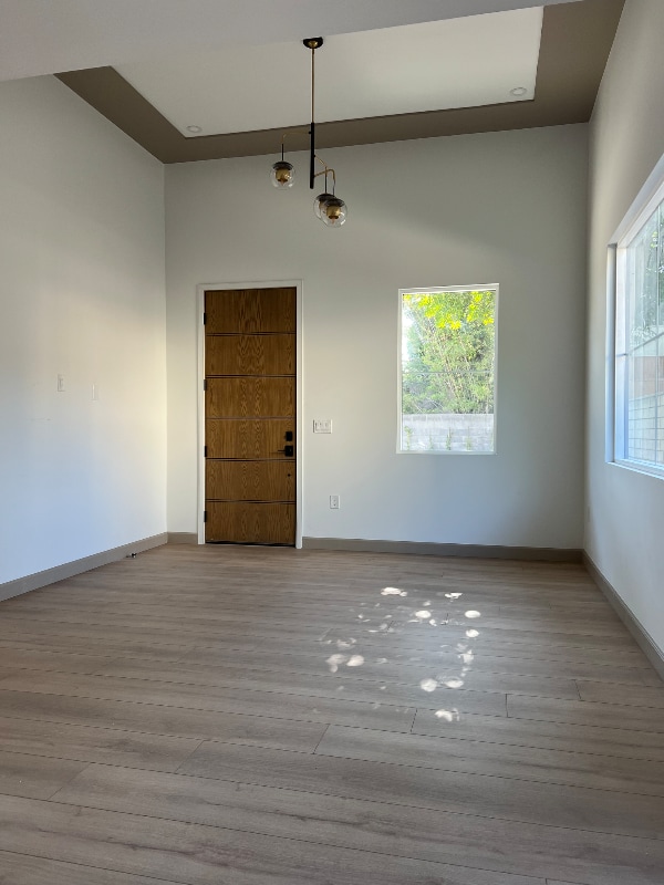 Building Photo - 913 Wildrose Ave