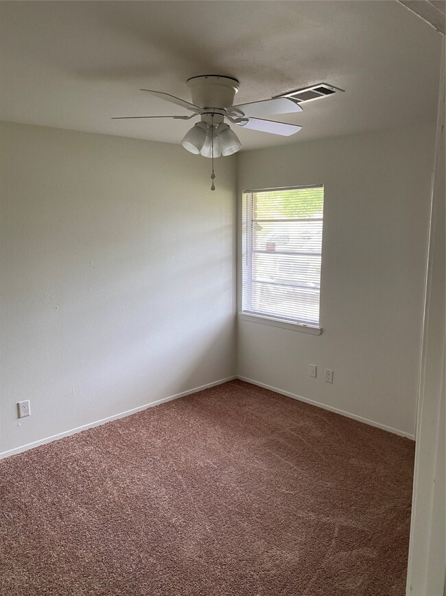 Building Photo - 5623 Maywood Dr