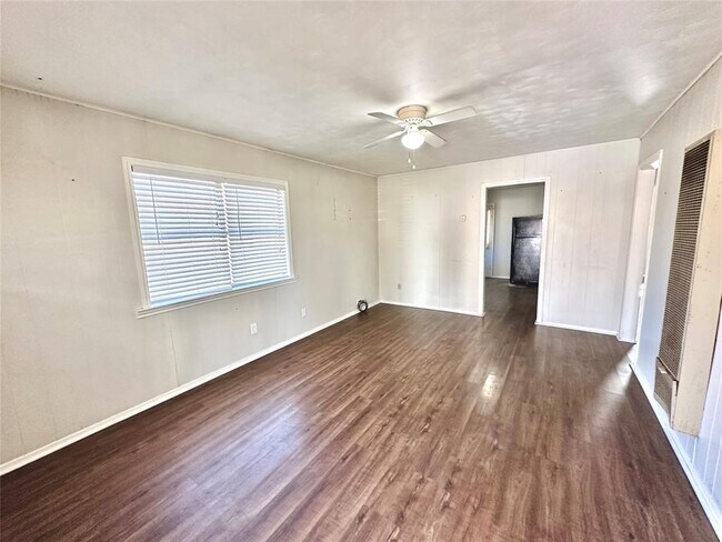 Foto del edificio - 7305 Bennett Ave