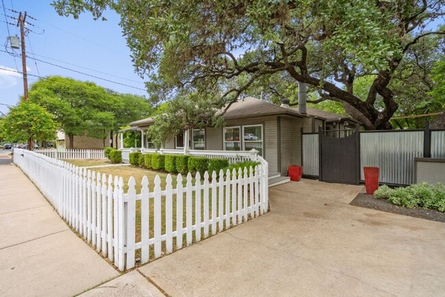 Building Photo - 400 E Monroe St, Austin, Texas 78704